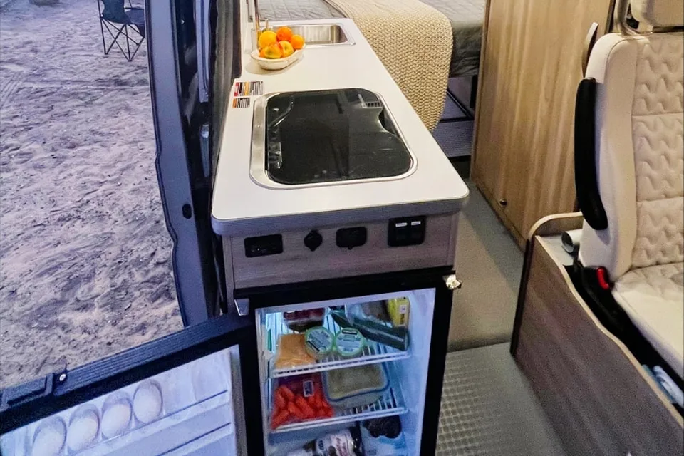Beyond Glamping - Starlink Included - The Silver Spoon
