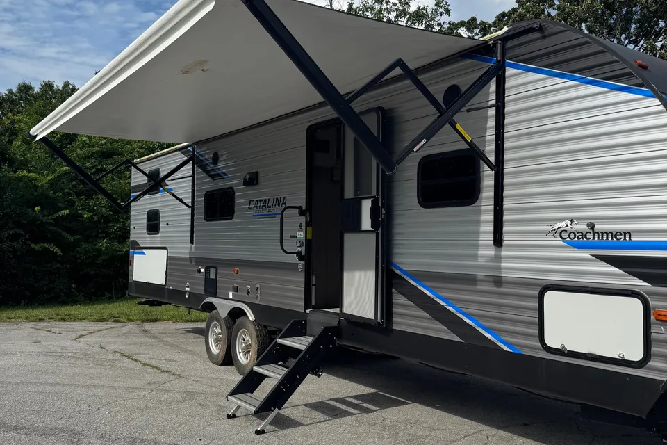 Randy's Coachmen Catalina 303QBCK Travel Trailer