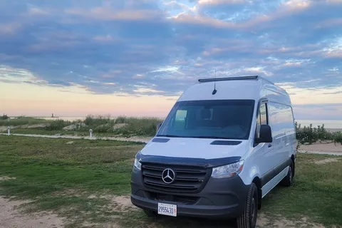 Moonbean, Sprinter Adventure Van 2022