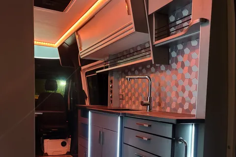 Moonbean, Sprinter Adventure Van 2022