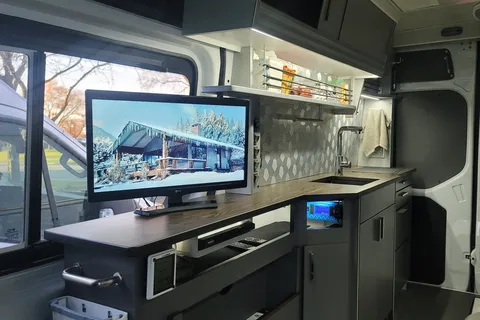 Moonbean, Sprinter Adventure Van 2022