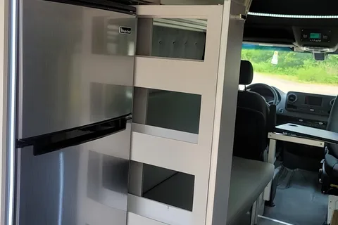 Moonbean, Sprinter Adventure Van 2022