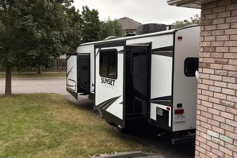Darryl and Tieran’s Crossroads 250rk Travel Trailer