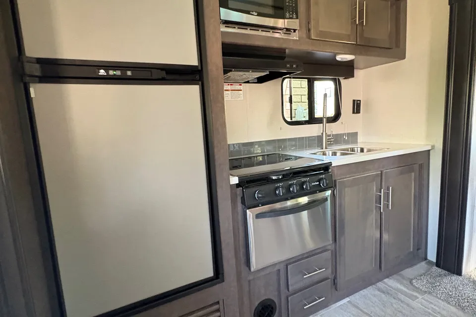 Darryl and Tieran’s Crossroads 250rk Travel Trailer