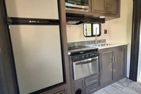 Darryl and Tieran’s Crossroads 250rk Travel Trailer