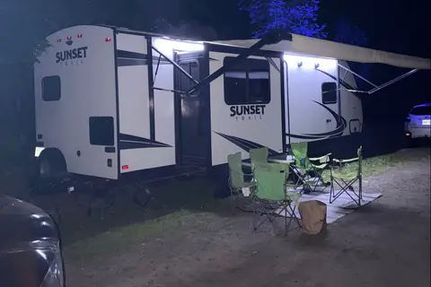 Darryl and Tieran’s Crossroads 250rk Travel Trailer