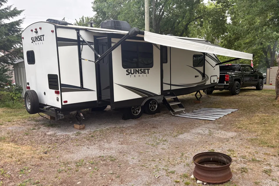 Darryl and Tieran’s Crossroads 250rk Travel Trailer
