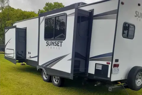 Darryl and Tieran’s Crossroads 250rk Travel Trailer