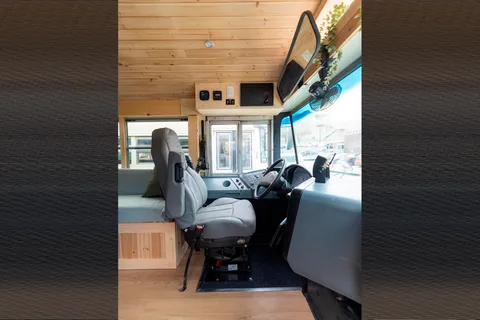Magnifique Autobus converti 4 saisons! - Aucun permis spécial requis