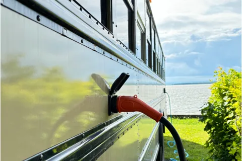Magnifique Autobus converti 4 saisons! - Aucun permis spécial requis