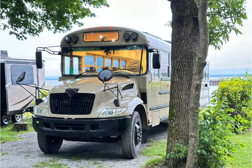 Magnifique Autobus converti 4 saisons! - Aucun permis spécial requis
