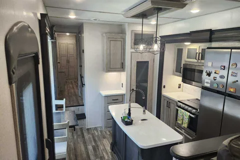 Lawrence's Keystone Avalanche Fifth Wheel