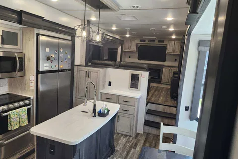 Lawrence's Keystone Avalanche Fifth Wheel