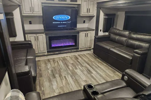 Lawrence's Keystone Avalanche Fifth Wheel