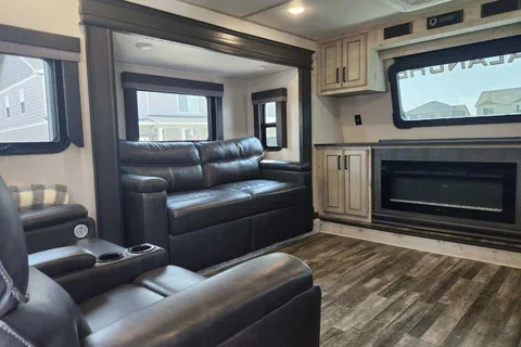 Lawrence's Keystone Avalanche Fifth Wheel