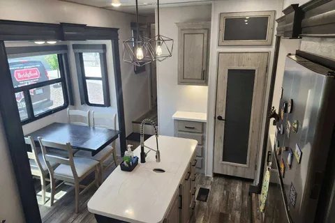 Lawrence's Keystone Avalanche Fifth Wheel