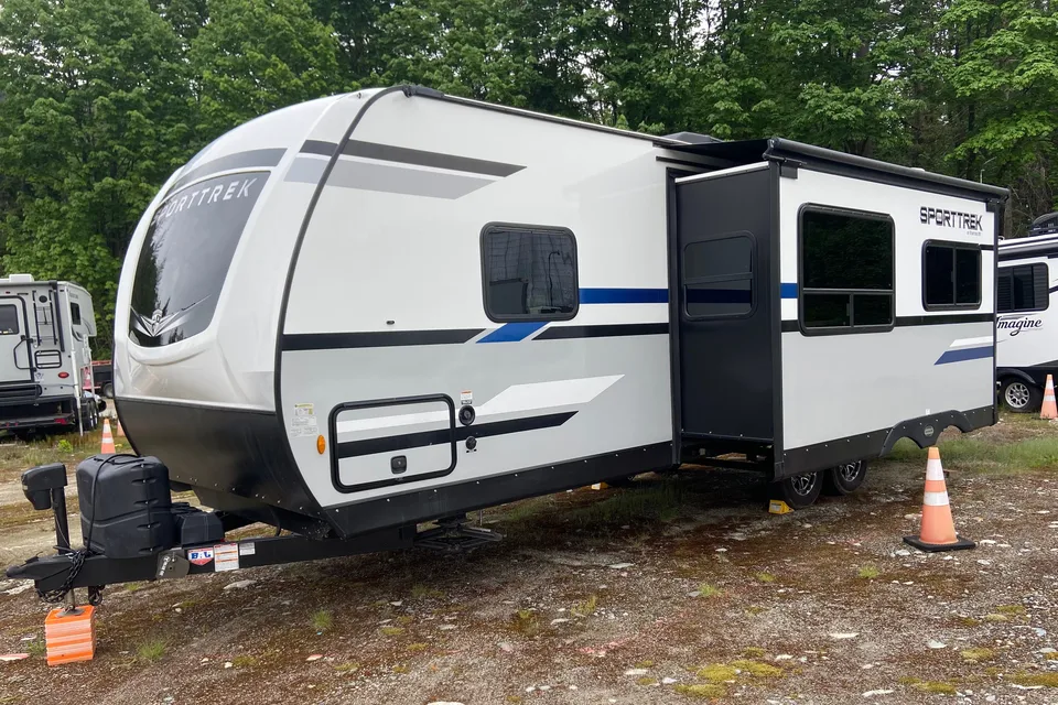 Zach's Venture Sporttrek Travel Trailer