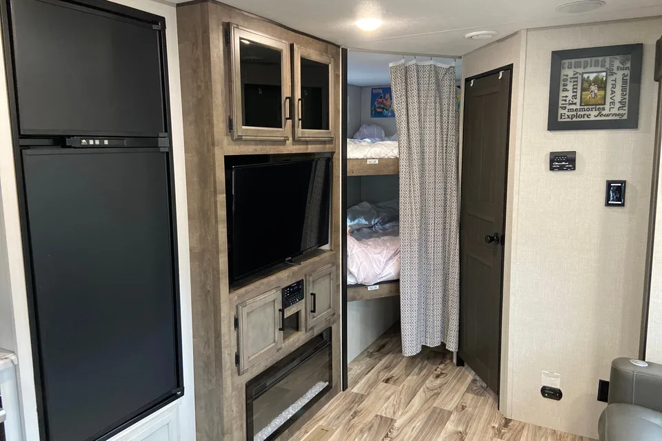 Zach's Venture Sporttrek Travel Trailer
