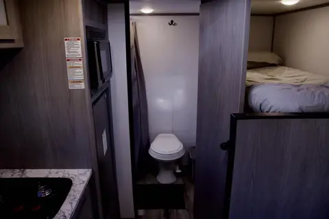 Cozy Beach Camper! *Dog friendly*