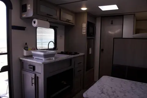 Cozy Beach Camper! *Dog friendly*