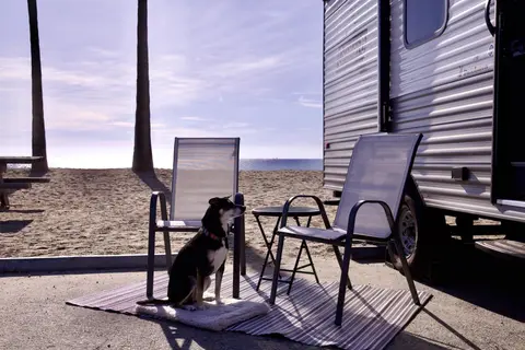 Cozy Beach Camper! *Dog friendly*