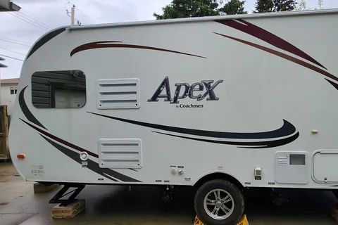 KC Coachmen Apex 18BH