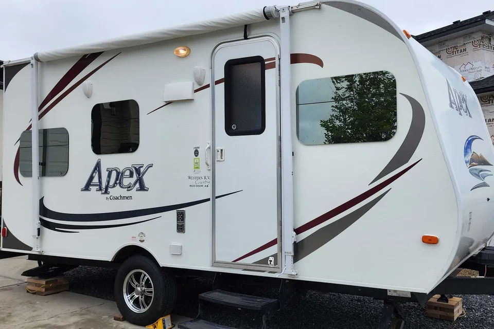 KC Coachmen Apex 18BH