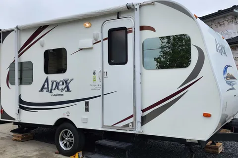 KC Coachmen Apex 18BH