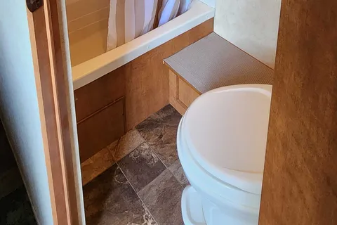 KC Coachmen Apex 18BH