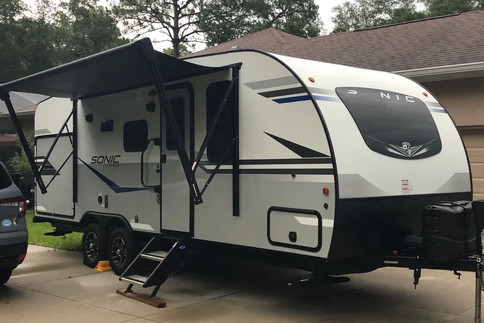 Don's Venture Sonic 220VRB Travel Trailer