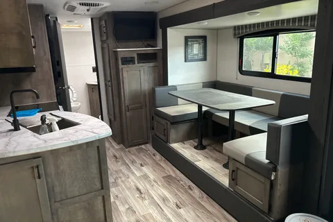 Don's Venture Sonic 220VRB Travel Trailer