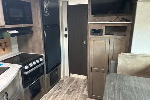 Don's Venture Sonic 220VRB Travel Trailer