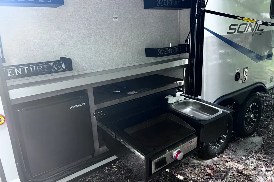 Don's Venture Sonic 220VRB Travel Trailer