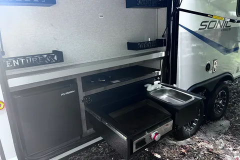 Don's Venture Sonic 220VRB Travel Trailer