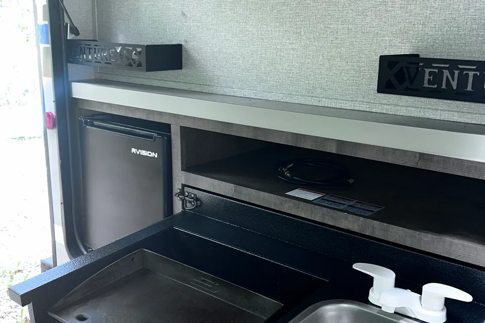 Don's Venture Sonic 220VRB Travel Trailer