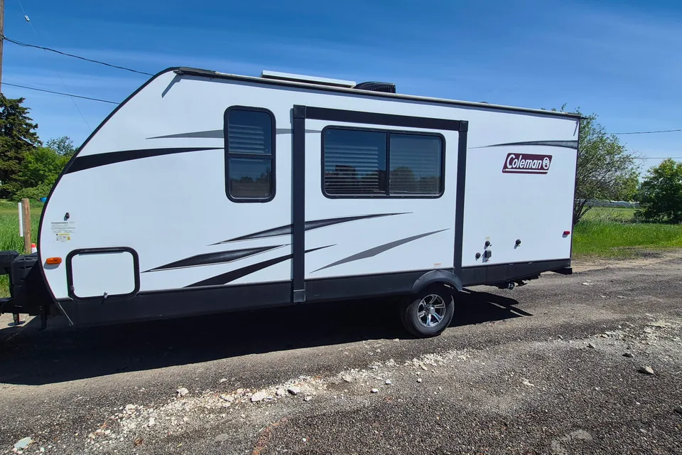 Dutchmen Coleman LRG 1905BH Travel Trailer NE EDM