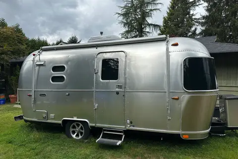 Harry’s Airstream Caravel 20FB Travel Trailer