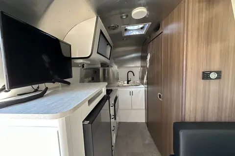 Harry’s Airstream Caravel 20FB Travel Trailer