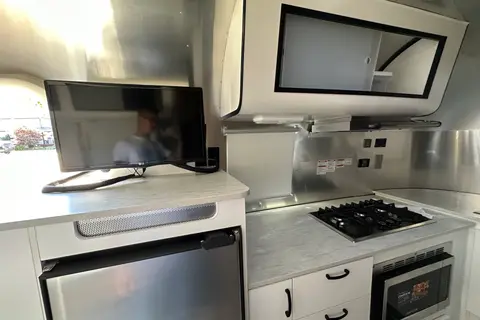 Harry’s Airstream Caravel 20FB Travel Trailer
