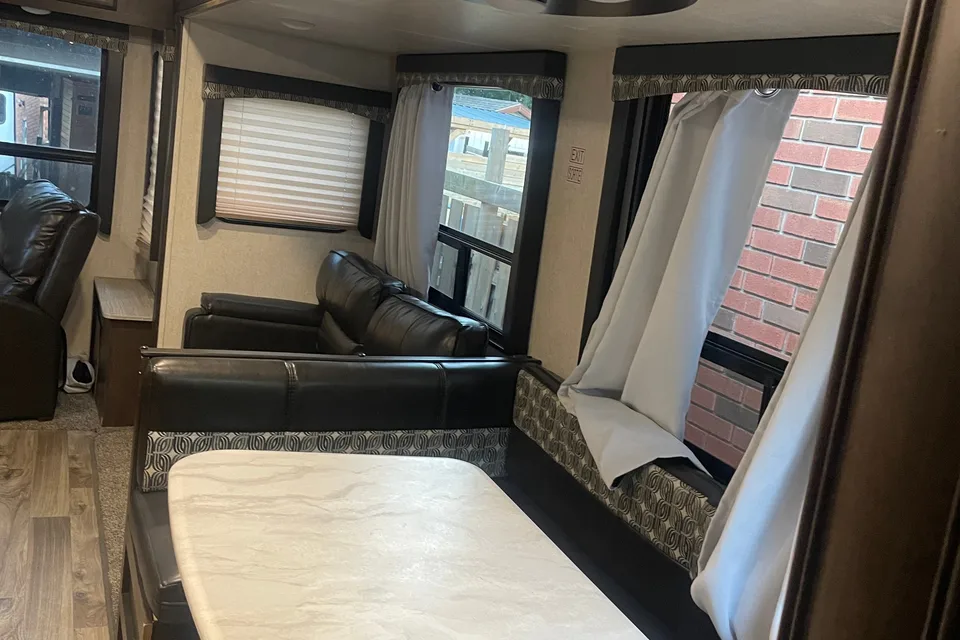 KJ's Jayco Starcraft Autumn Ridge Travel Trailer