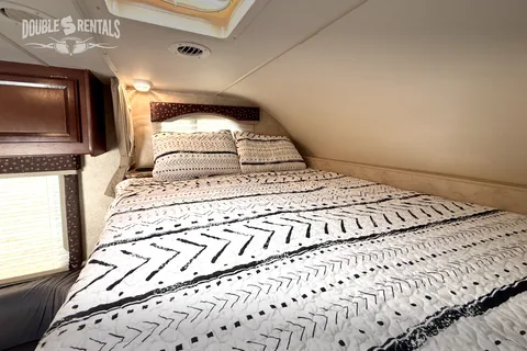 Thor FREEDOM ELITE Class C Motorcoach – Home on the Road