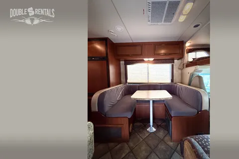 Thor FREEDOM ELITE Class C Motorcoach – Home on the Road