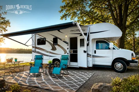 Thor FREEDOM ELITE Class C Motorcoach – Home on the Road