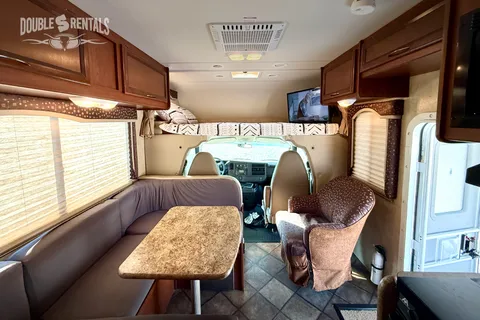Thor FREEDOM ELITE Class C Motorcoach – Home on the Road