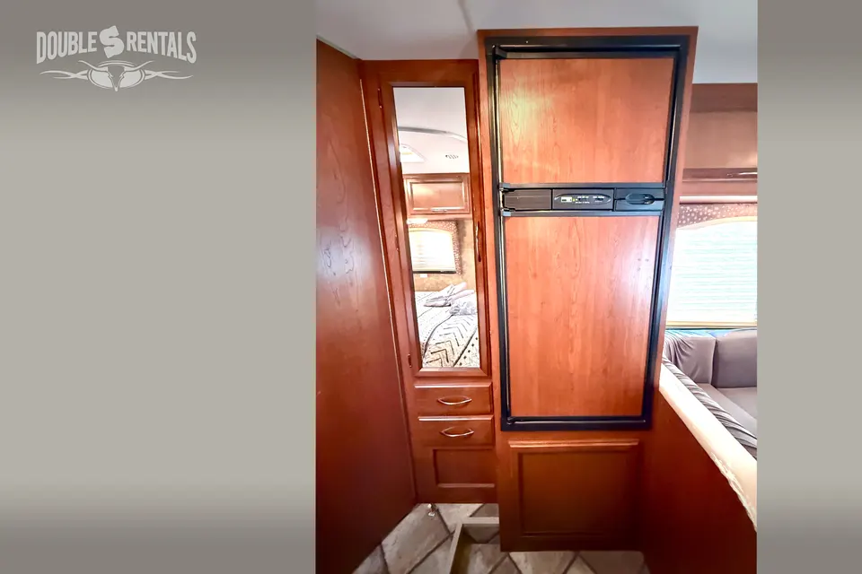 Thor FREEDOM ELITE Class C Motorcoach – Home on the Road