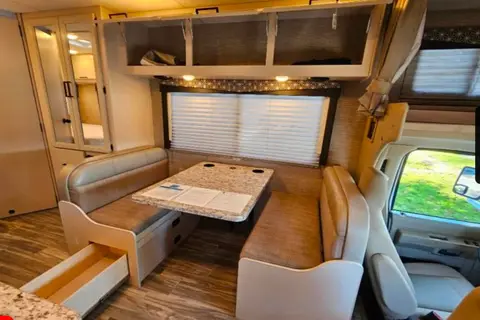 Ulindo Thor Motor Coach Freedom Elite Class C