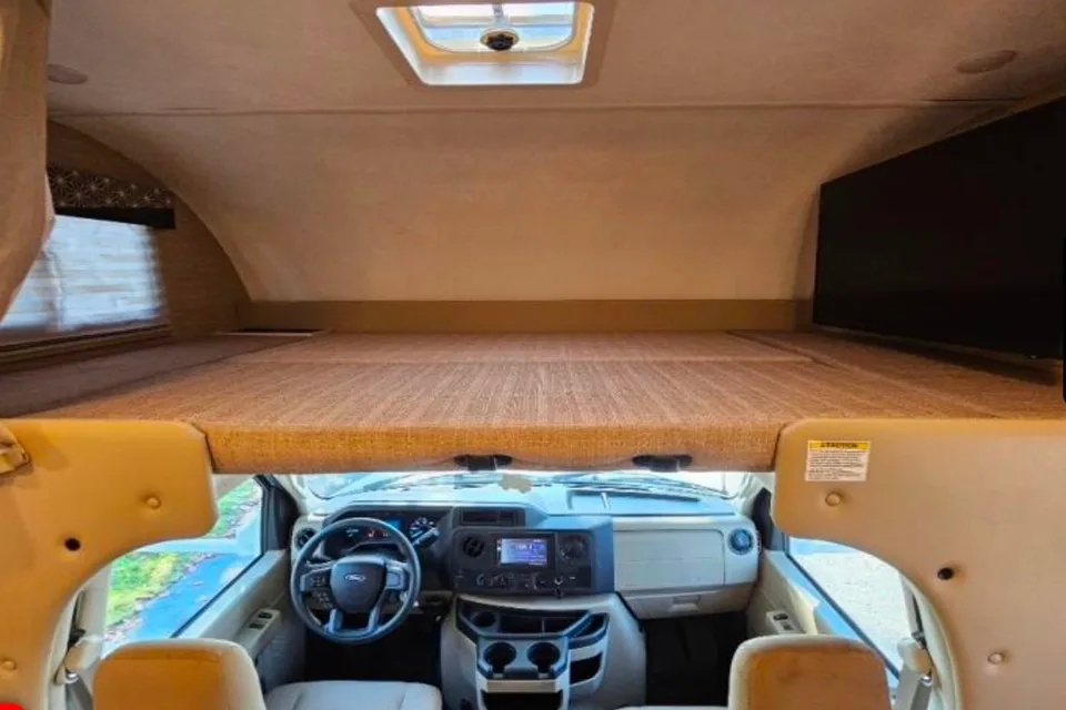 Ulindo Thor Motor Coach Freedom Elite Class C