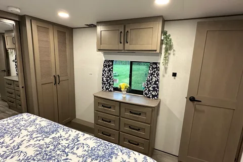Pristine 2025 Grand Design Reflection 337 Fifth Wheel