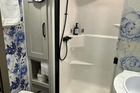 Pristine 2025 Grand Design Reflection 337 Fifth Wheel