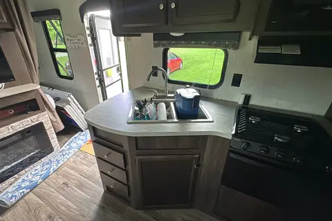 Brett's Starcraft Autumn Ridge Outfitter Travel Trailer